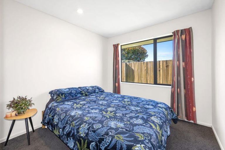 Photo of property in 6 Sheraton Place, Redwood, Christchurch, 8051