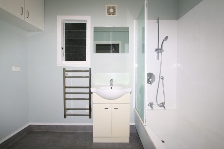 Photo of property in 41 Derwent Crescent, Titirangi, Auckland, 0604