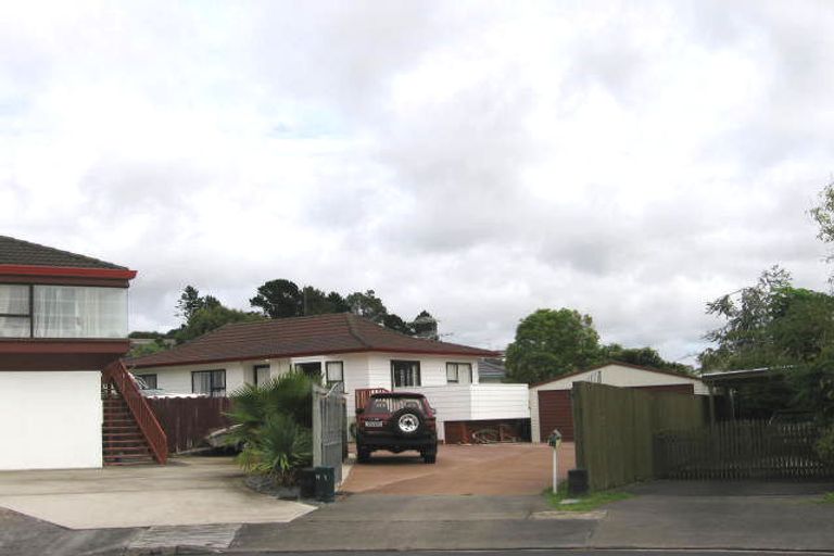 Photo of property in 11 Sevilla Place, Unsworth Heights, Auckland, 0632