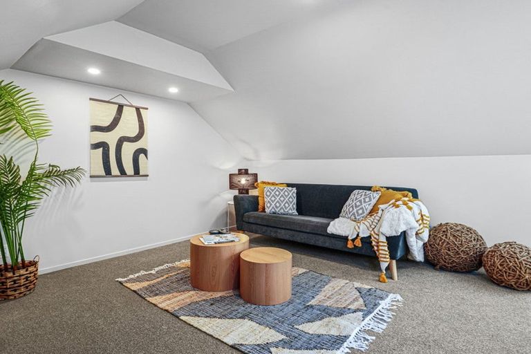 Photo of property in 1 Lowe Place, Rangiora, 7400