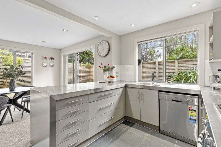 Photo of property in 41 Forres Street, Seatoun, Wellington, 6022