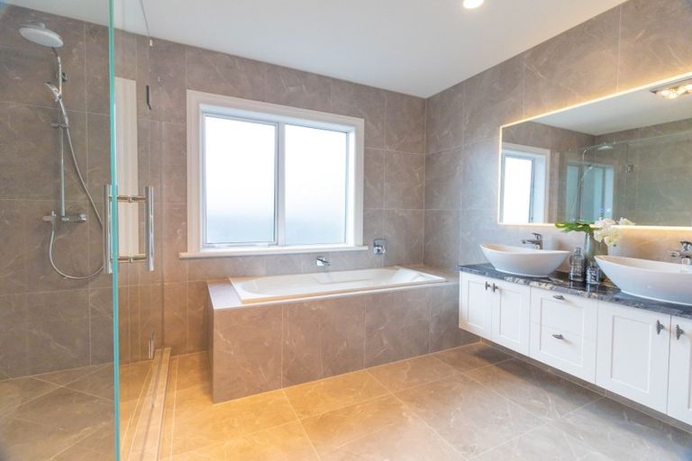 Photo of property in 32 Maka Terrace, Orewa, 0931