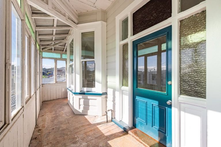 Photo of property in 35 Hankey Street, Mount Cook, Wellington, 6011