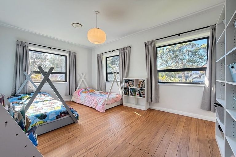 Photo of property in 25 Pirie Crescent, Moera, Lower Hutt, 5010