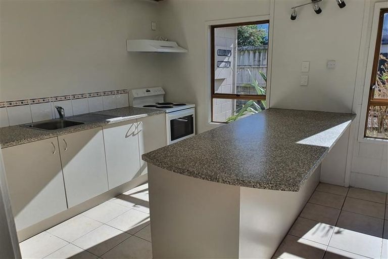 Photo of property in 54 Makora Road, Massey, Auckland, 0614