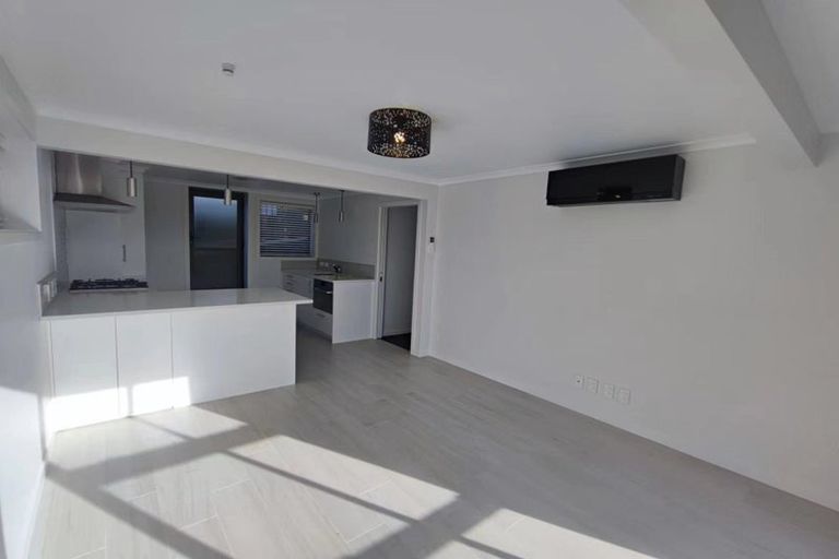 Photo of property in 12 Meadowvale Avenue, Forrest Hill, Auckland, 0620