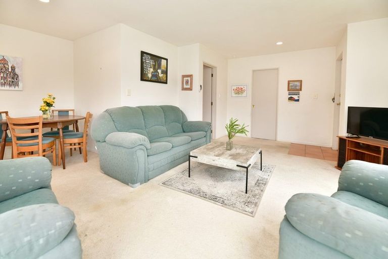 Photo of property in 15 The Grove, Red Beach, 0932