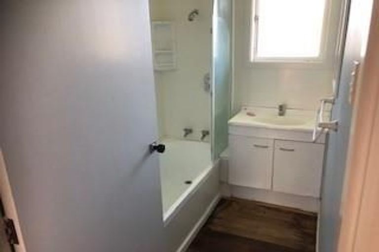 Photo of property in 4 Kereru Street, Henderson, Auckland, 0612