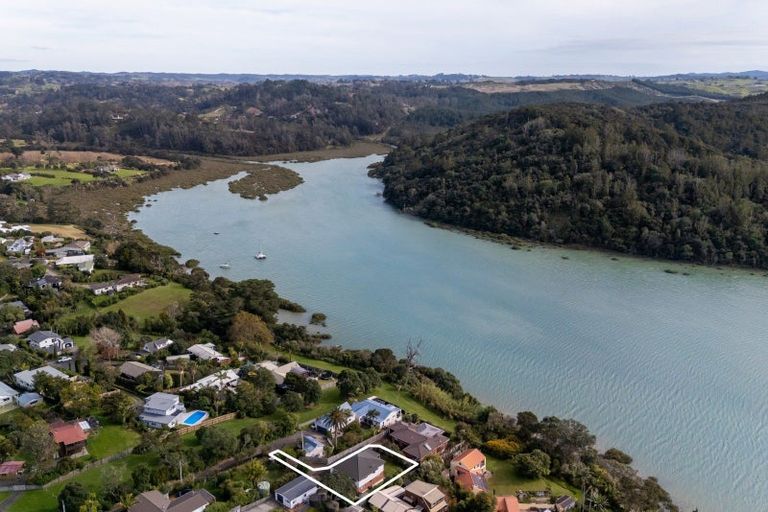 Photo of property in 3/41 Okura River Road, Okura, Auckland, 0792