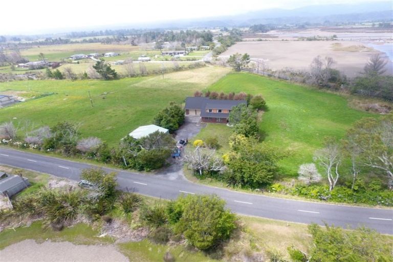 Photo of property in 65 Snodgrass Road, Westport, 7892