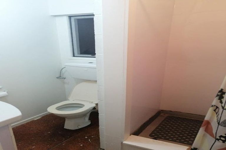 Photo of property in 2/40 Seaview Road, Glenfield, Auckland, 0629