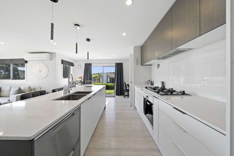 Photo of property in 2 Ihakara Arthur Lane, Aotea, Porirua, 5024