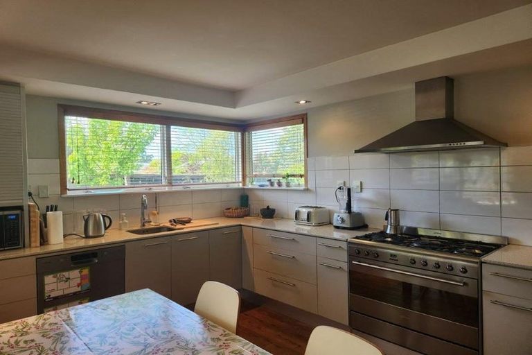 Photo of property in 1 Burrows Place, Ilam, Christchurch, 8041