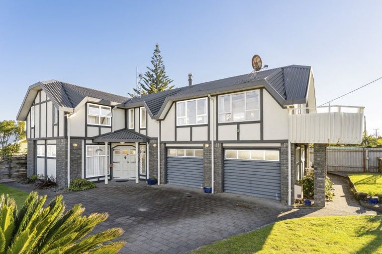 Photo of property in 70 Karewa Parade, Papamoa Beach, Papamoa, 3118