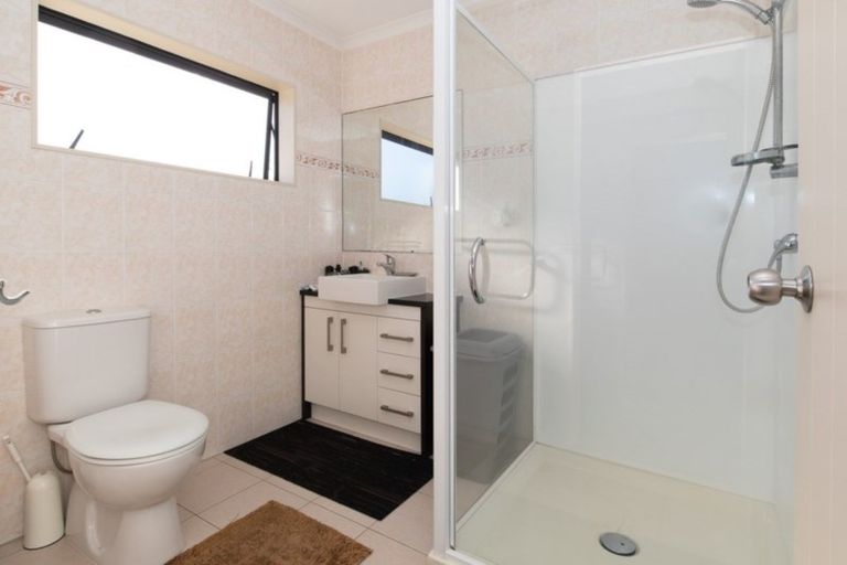 Photo of property in 59a Hewlett Road, Massey, Auckland, 0614