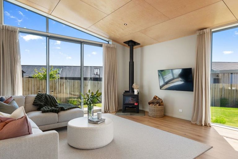 Photo of property in 13 Barnfields Close, Halswell, Christchurch, 8025