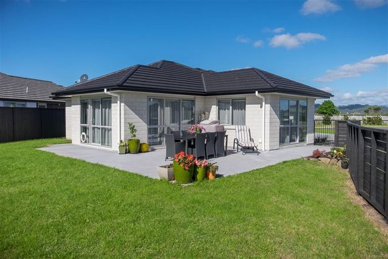 Photo of property in 2 Oscar Place, Whitianga, 3510