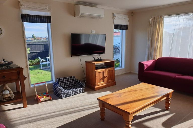 Photo of property in 18 Heaphy Place, Casebrook, Christchurch, 8051