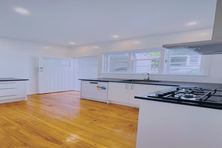 Photo of property in 128 Khandallah Road, Khandallah, Wellington, 6035