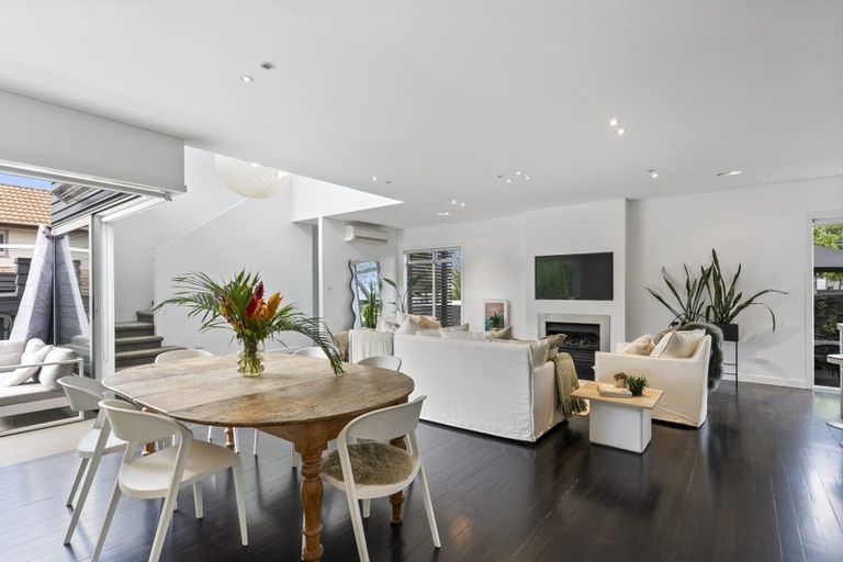 Photo of property in 1/9 Pierce Road, Milford, Auckland, 0620