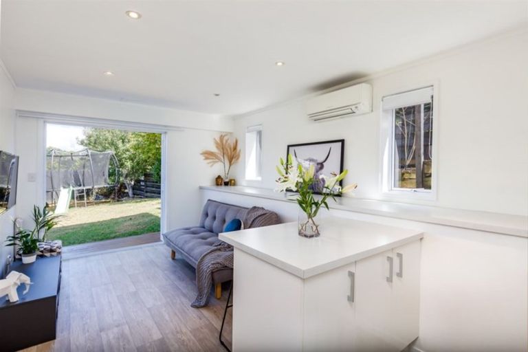 Photo of property in 1/2 Intrepid Place, Torbay, Auckland, 0630