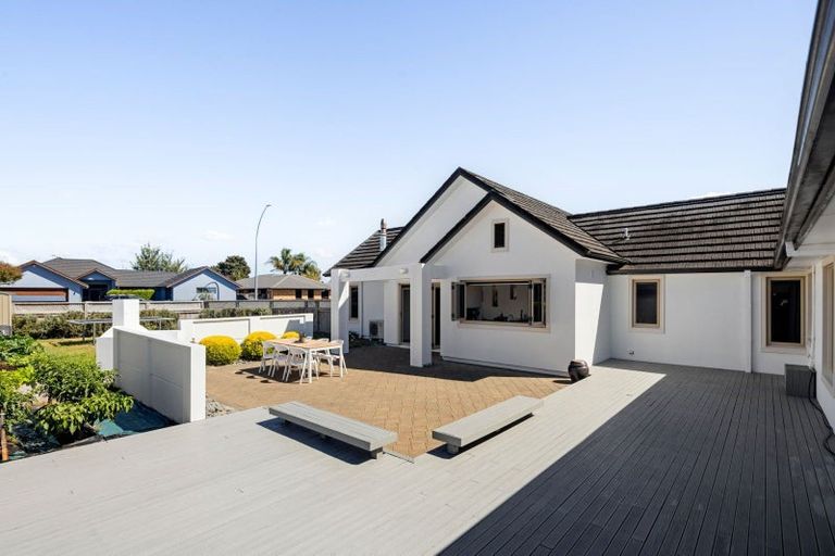 Photo of property in 2 Coleraine Drive, Rototuna, Hamilton, 3210