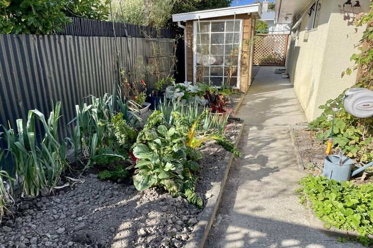 Photo of property in 2/26 Whites Line West, Woburn, Lower Hutt, 5010