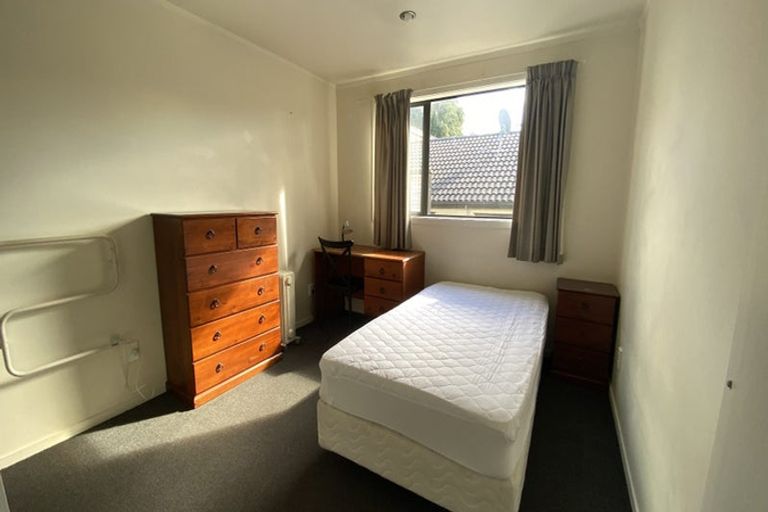 Photo of property in 8b Schnapper Rock Road, Schnapper Rock, Auckland, 0632