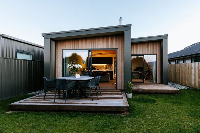 Photo of property in 32 Burbank Road, Wanaka, 9382