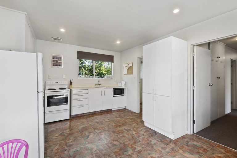 Photo of property in 64 Crofton Road, Harewood, Christchurch, 8051