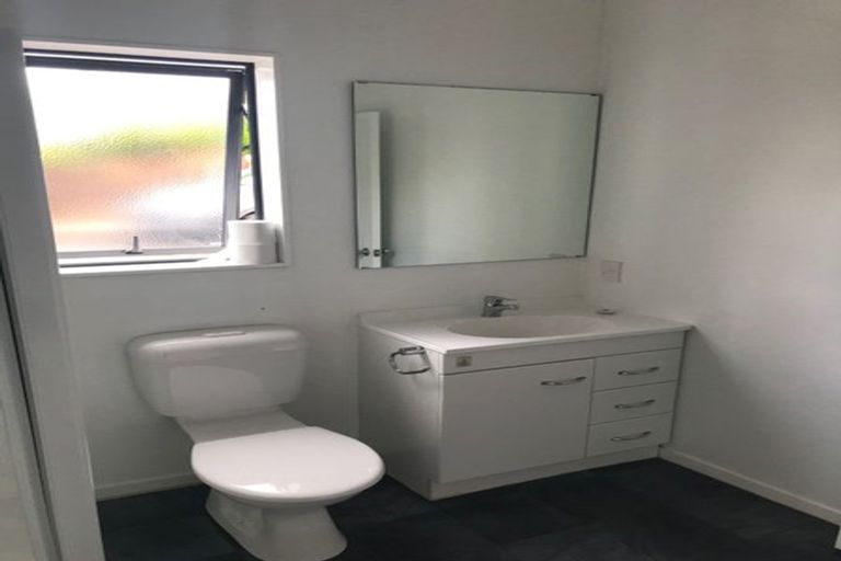 Photo of property in 127 Lancaster Road, Beach Haven, Auckland, 0626