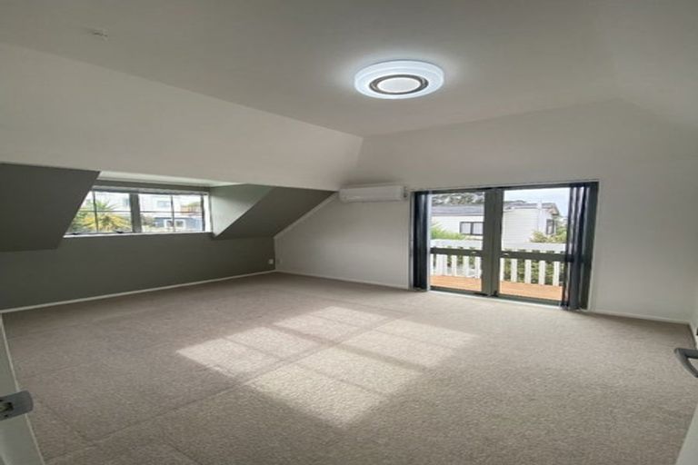 Photo of property in 2/102 Manuka Road, Bayview, Auckland, 0629