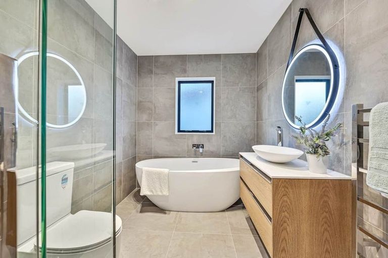 Photo of property in 47a Takutai Avenue, Half Moon Bay, Auckland, 2012