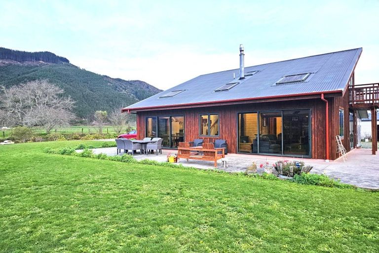 Photo of property in 72 Hotham Street, Murchison, 7007