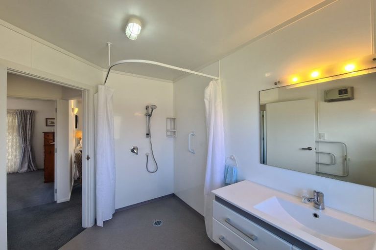 Photo of property in 2 Courthouse Lane, Coromandel, 3506