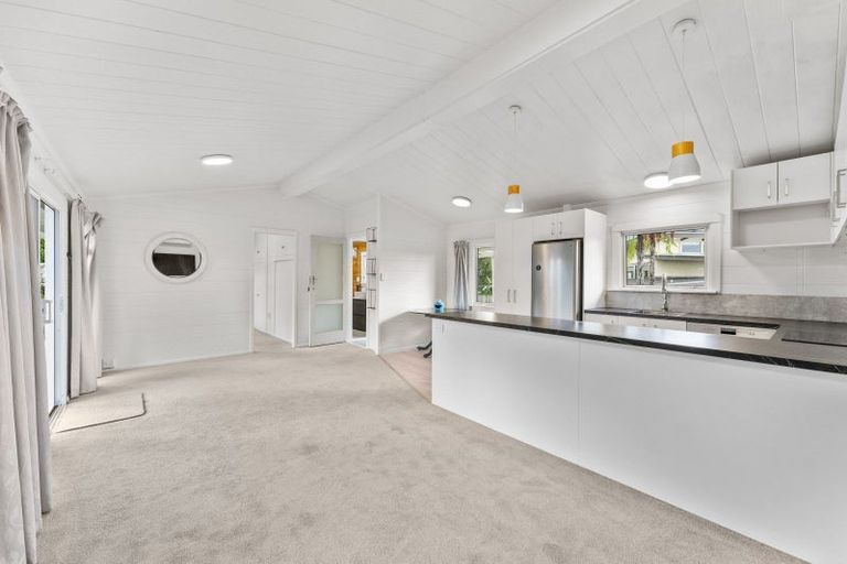 Photo of property in 16 Te Hatepe Avenue, Taupo, 3330