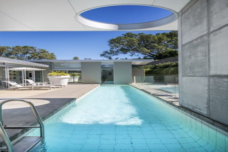 Photo of property in 9 Stanley Point Road, Stanley Point, Auckland, 0624