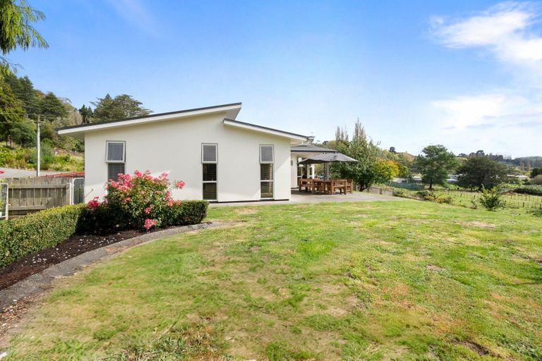 Photo of property in 4 Feltham Street, Hunterville, 4730