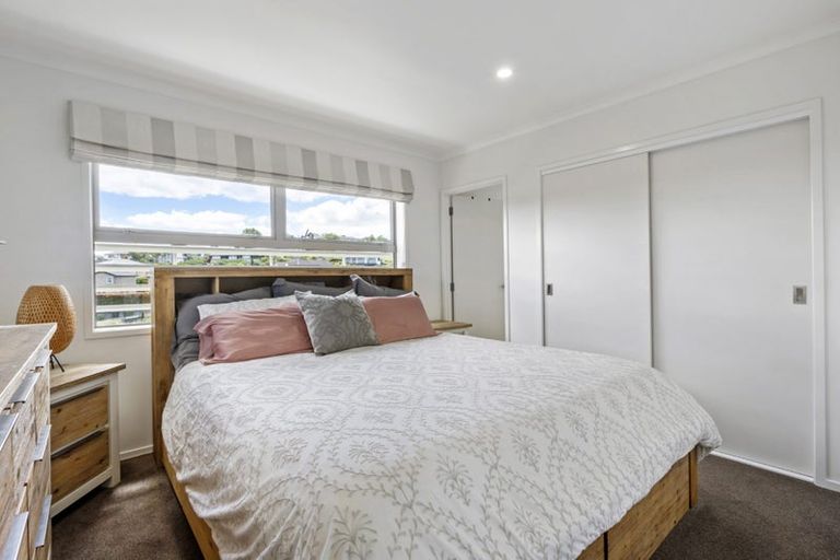 Photo of property in 17 Karauria Lane, Orewa, 0931