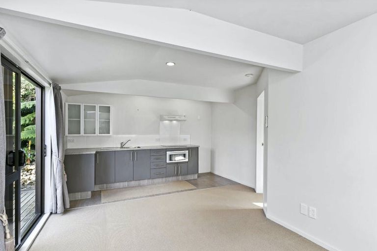 Photo of property in 20 Lincoln Avenue, Tawa, Wellington, 5028