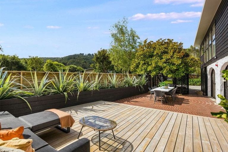 Photo of property in 2 Pohue Grove, Stokes Valley, Lower Hutt, 5019