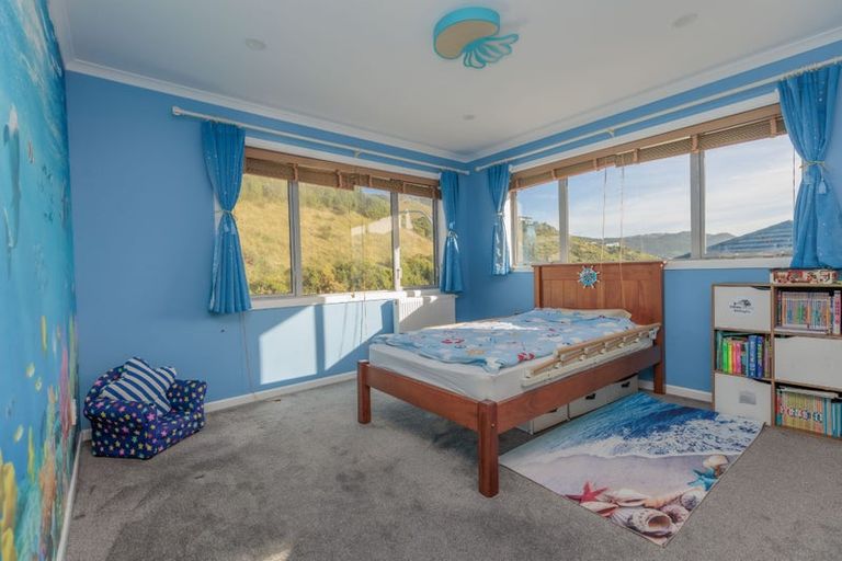 Photo of property in 32 Melksham Drive, Churton Park, Wellington, 6037