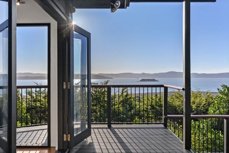 Photo of property in 11 Karaka Street, Eastbourne, Lower Hutt, 5013