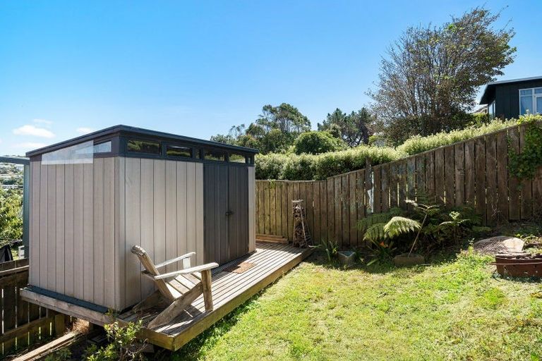 Photo of property in 70 Glanmire Road, Newlands, Wellington, 6037