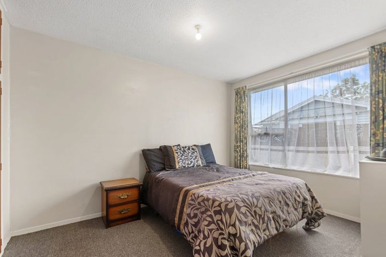 Photo of property in 2/28 Prestons Road, Redwood, Christchurch, 8051