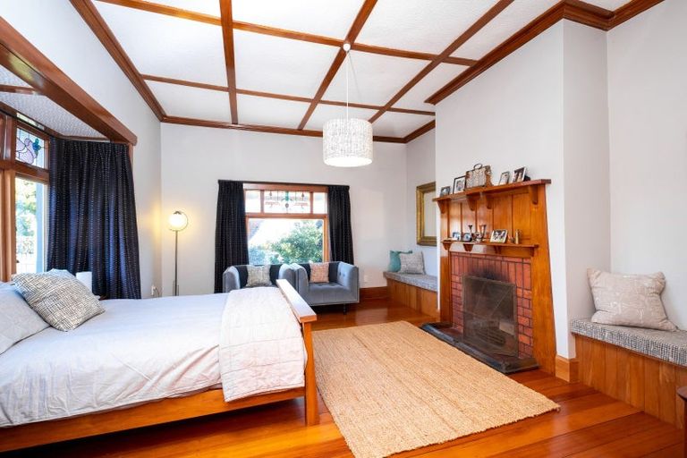 Photo of property in 11 Lawrence Road, Hospital Hill, Napier, 4110