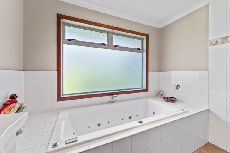 Photo of property in 1 Warren Fisher Grove, Rangatira Park, Taupo, 3330
