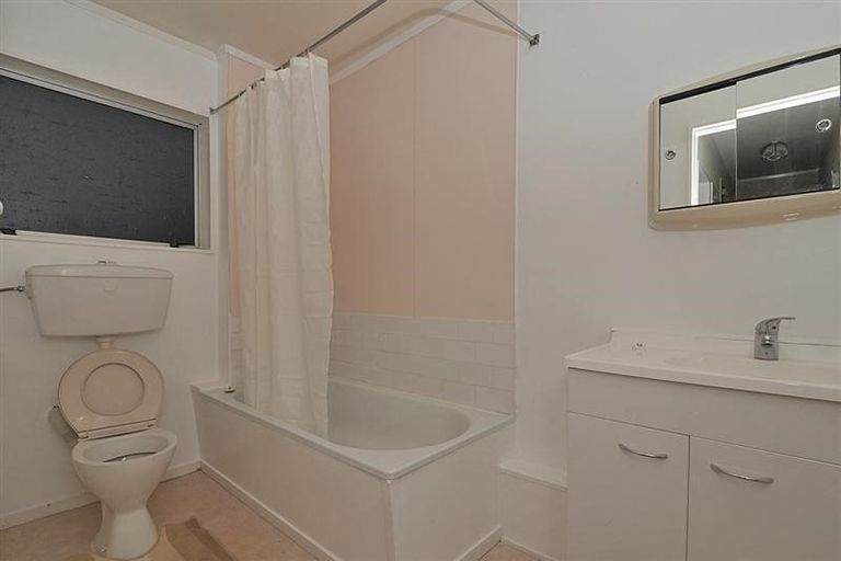 Photo of property in 192f6 Onepu Road, Lyall Bay, Wellington, 6022