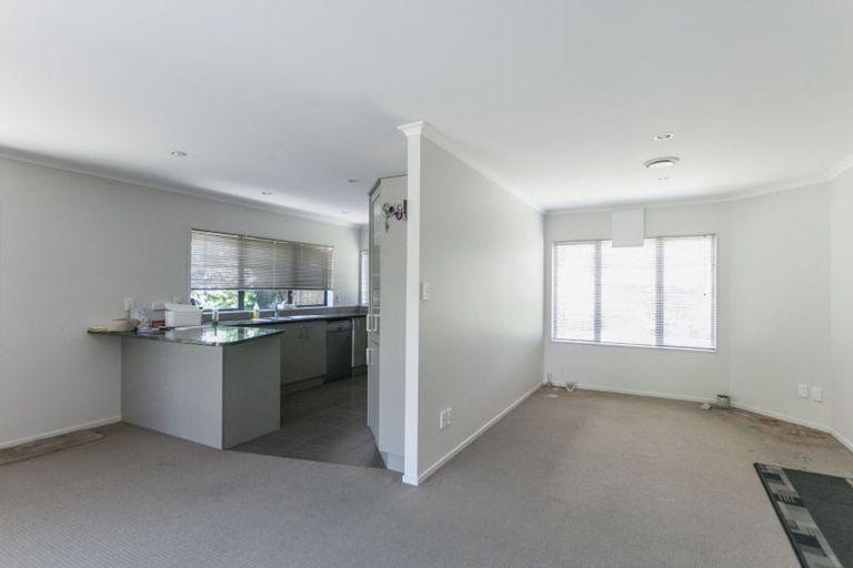 Photo of property in 94 San Marino Drive West, Henderson, Auckland, 0612
