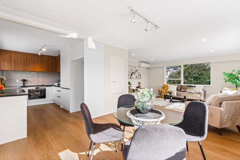 Photo of property in 34 Cyclarama Crescent, Massey, Auckland, 0614